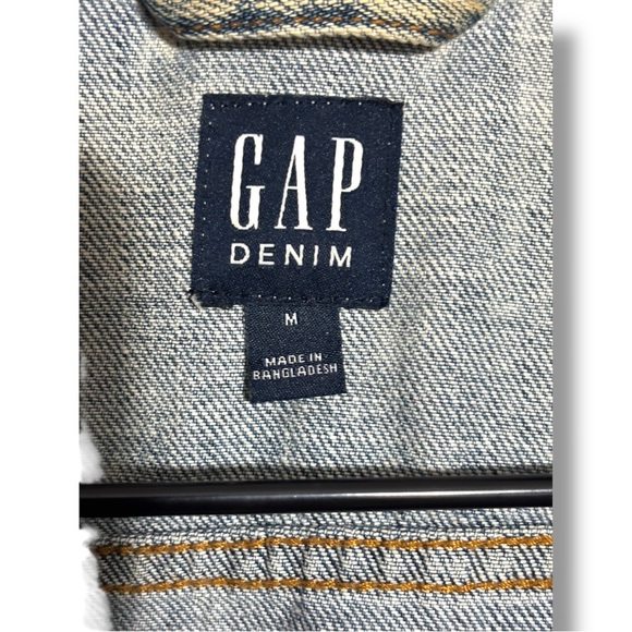 GAP Blue Light Wash Denim Slim Fit Button Front Closure Jacket With Four Pockets - Picture 12 of 16